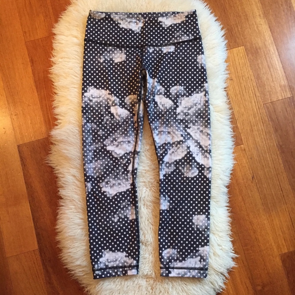 *SOLD* Lululemon Wunder Under Crop II - Picture 4 of 8